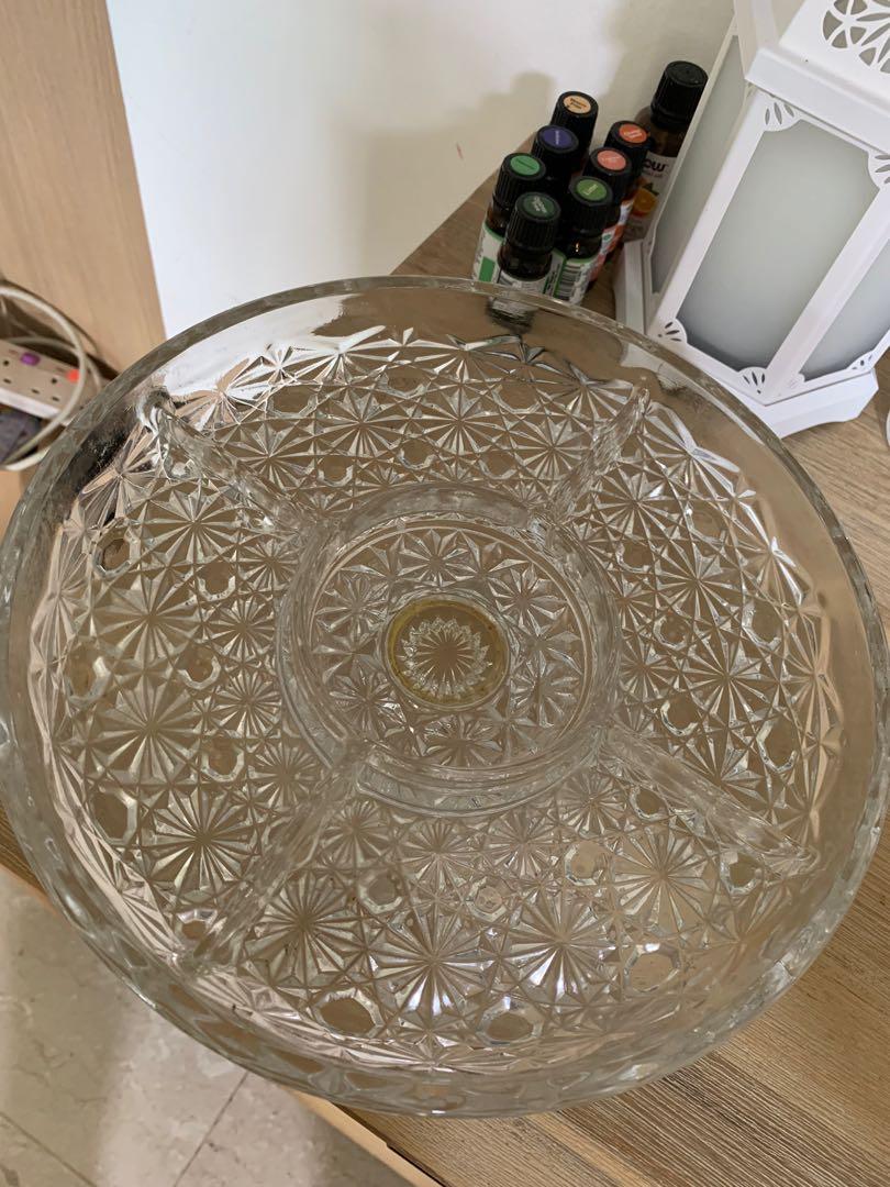 Crystal serving plate (Category: Kitchenware & Tableware) located in Singapore. Submitted by mint_blossoms (Listing ID 1124388607, Image 1). Description: What my mother in law left behind. Still in really good condition. .