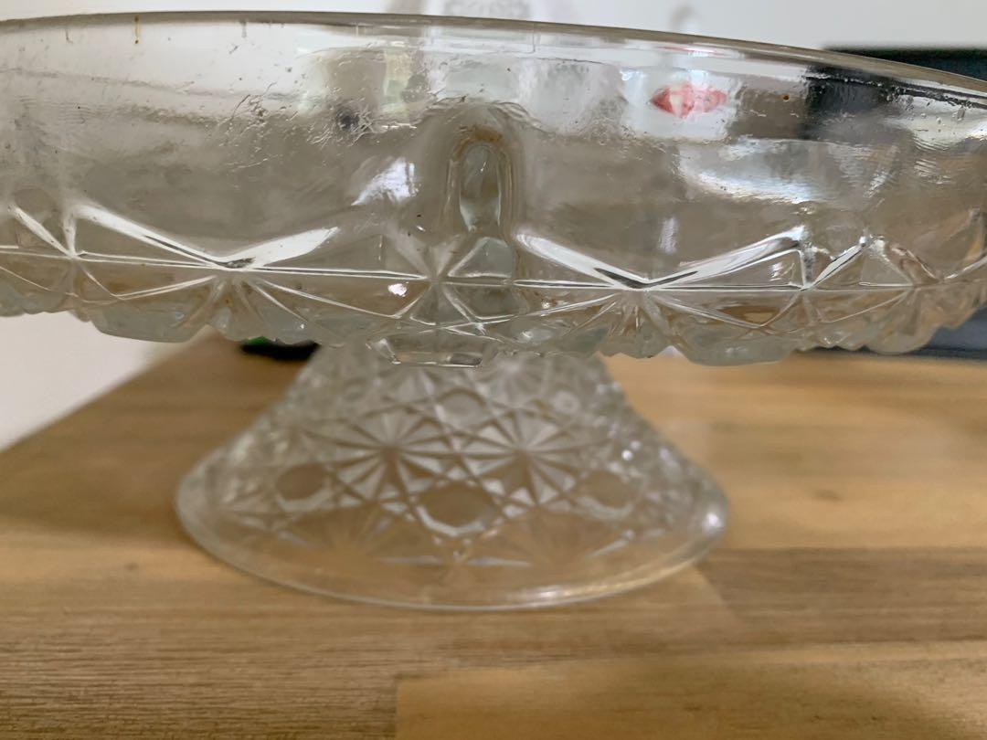 Crystal serving plate (Category: Kitchenware & Tableware) located in Singapore. Submitted by mint_blossoms (Listing ID 1124388607, Image 2). Description: What my mother in law left behind. Still in really good condition. .