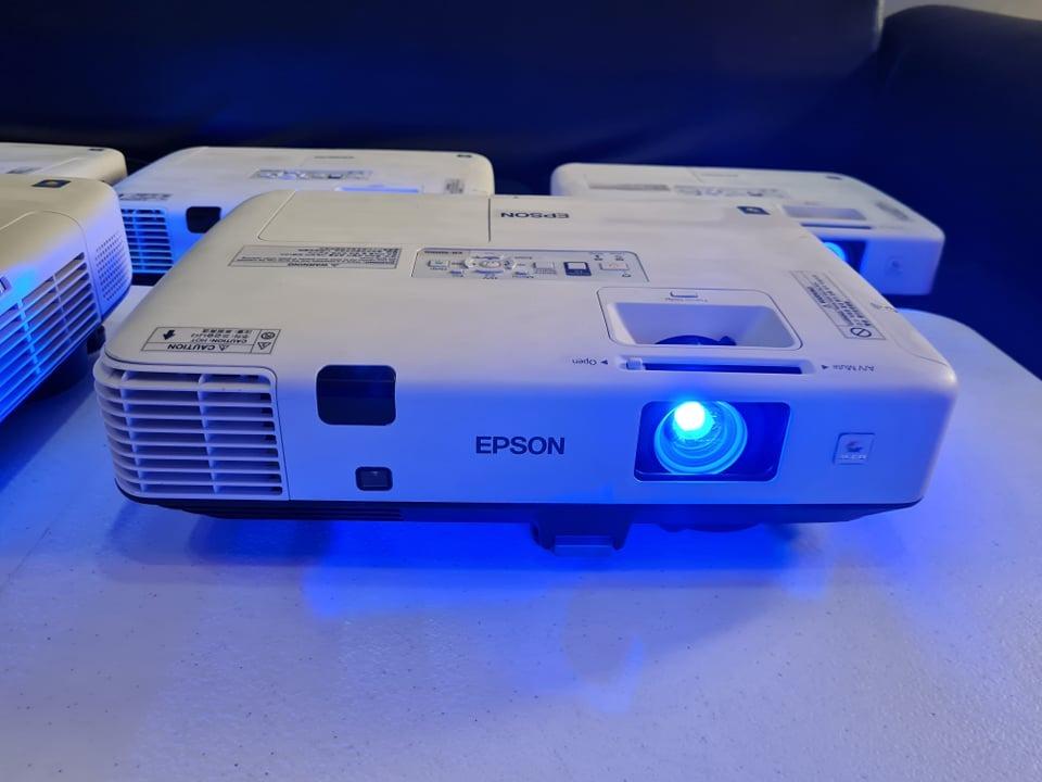 Epson EB501K projector 5000 lumens Ultra Bright Large Venue Series, TV