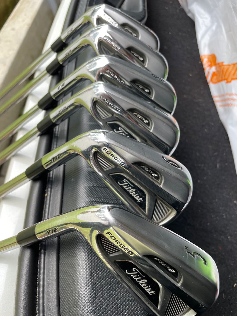 Golf clubs left handed set AP2 712, Sports Equipment, Other Sports