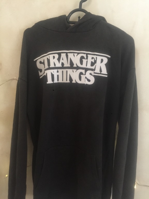 Hoodie Pull and Bear x Stranger Things Pull & Bear Hoodie, Fesyen