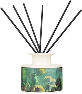 (Category: ) located in . Submitted by universeofperfumes (Listing ID 1124335789, Image 1). Description: .
