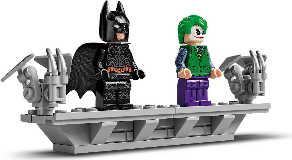 LEGO DC Batman Batmobile Tumbler: Scarecrow Showdown 76239 Building Set  (422 Pieces) 