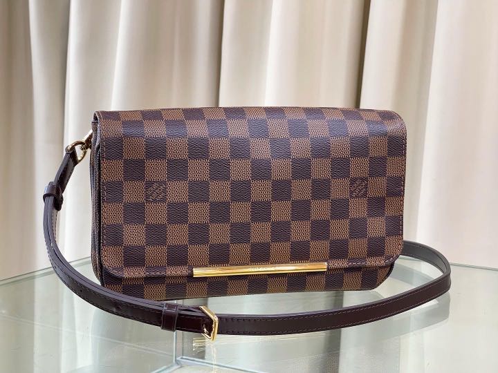 Louis Vuitton Hoxton PM Damier Shoulder Bag