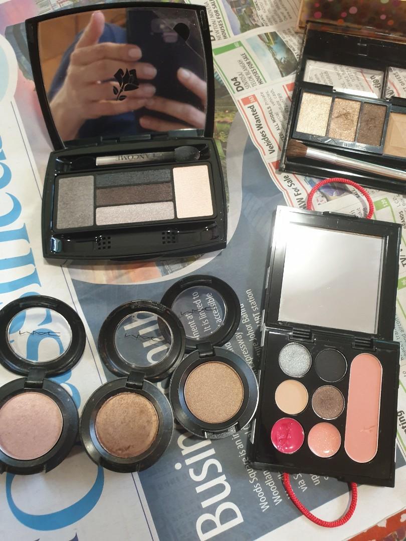 Make up bundle (Category: Makeup) located in Singapore. Submitted by phoenix222 (Listing ID 1124329304, Image 1). Description: all tat u see is branded lancome , laneige , bobby brown, MAC few years old but shld not be a problem as they are mostly eye shadows take all as a bundle for 90$ ...the pcs in here are worth much more ..if u want specific pcs pm.for price some are even ideal for gifting around asis.