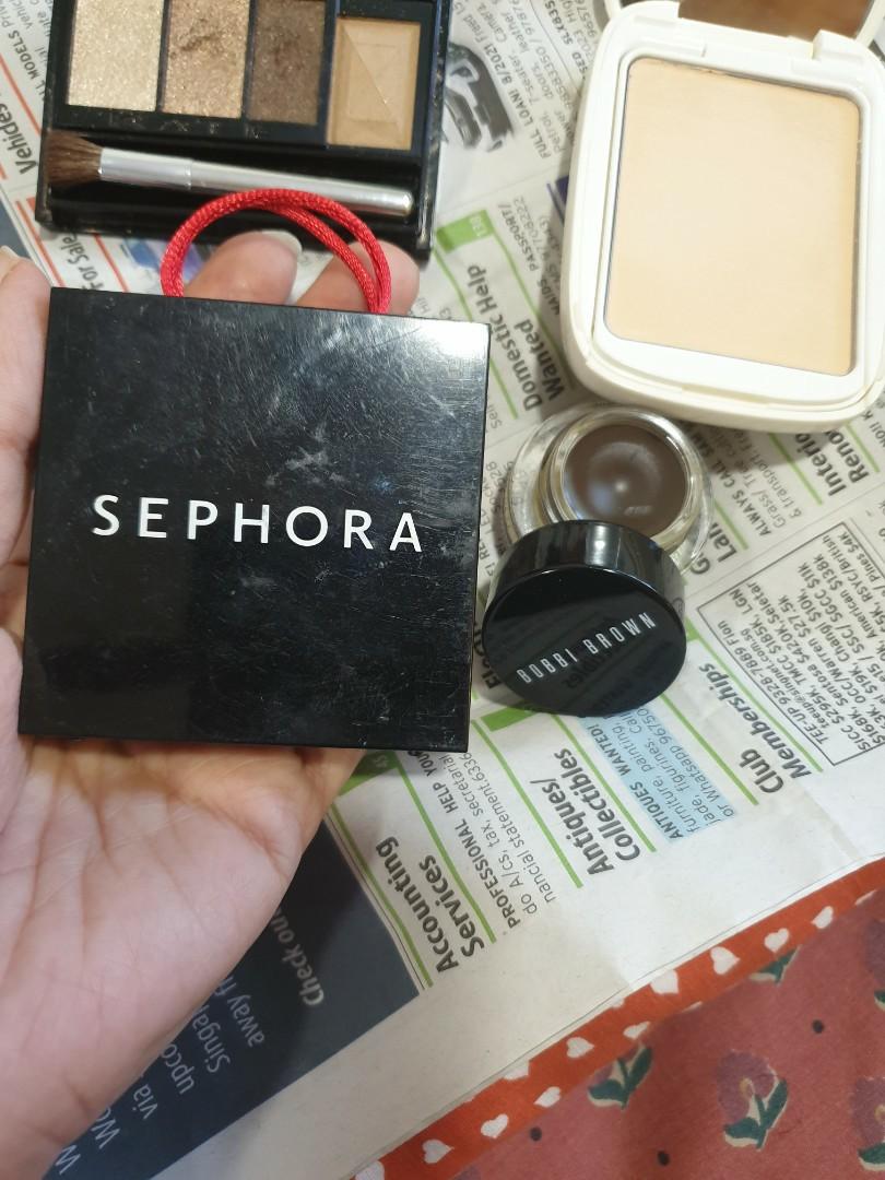 Make up bundle (Category: Makeup) located in Singapore. Submitted by phoenix222 (Listing ID 1124329304, Image 5). Description: all tat u see is branded lancome , laneige , bobby brown, MAC few years old but shld not be a problem as they are mostly eye shadows take all as a bundle for 90$ ...the pcs in here are worth much more ..if u want specific pcs pm.for price some are even ideal for gifting around asis.