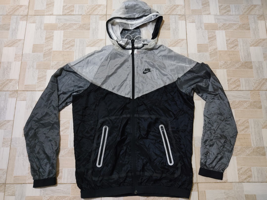 Nike Light Jacket, Men's Fashion, Coats, Jackets and Outerwear on Carousell
