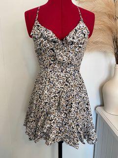 NUINUI ladies floral dress