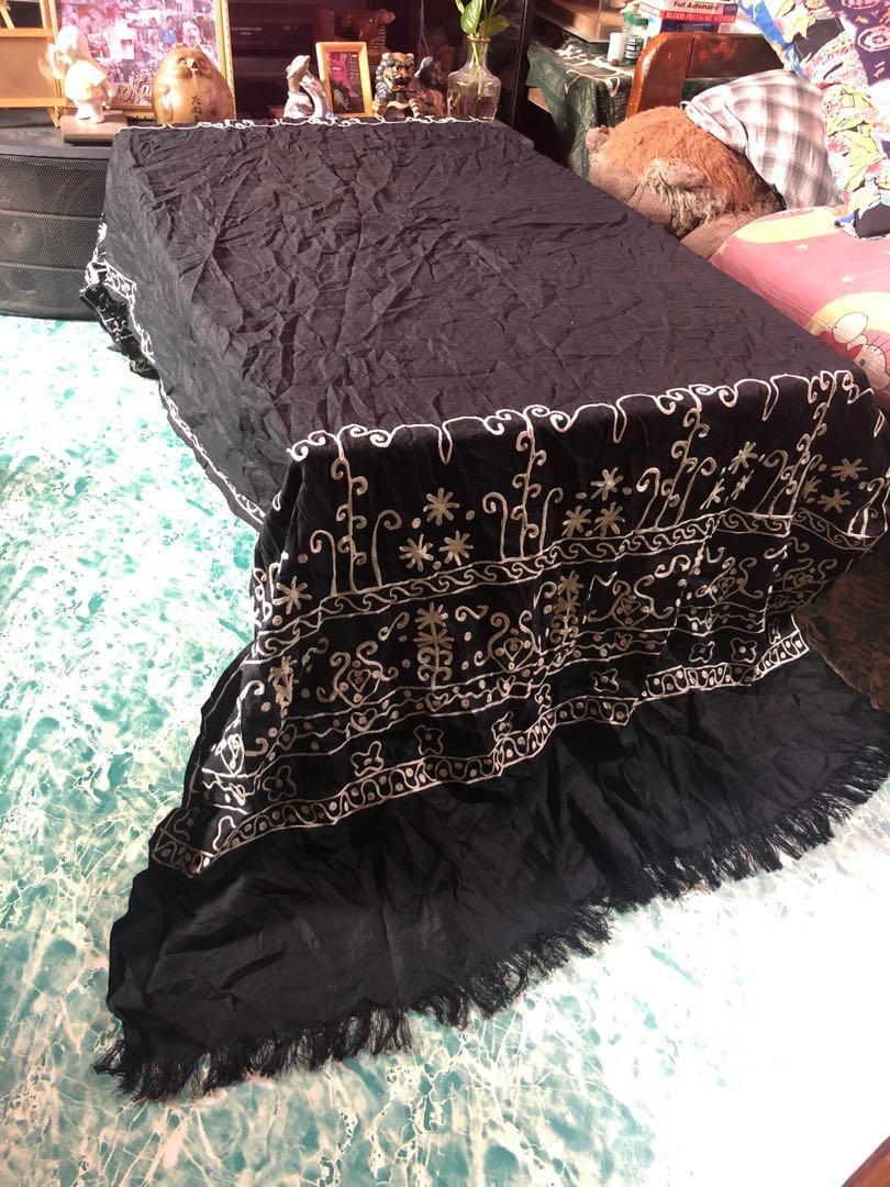 Table cover (Category: Table Linen & Textiles) located in Malabon City. Submitted by mldg.surplus (Listing ID 1124489128, Image 1). Description: Burda..