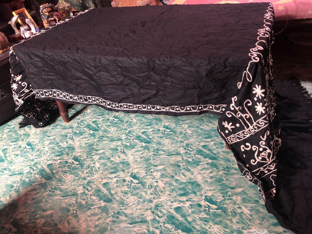 Table cover (Category: Table Linen & Textiles) located in Malabon City. Submitted by mldg.surplus (Listing ID 1124489128, Image 3). Description: Burda..