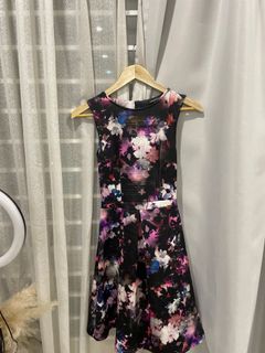 (Category: ) located in . Submitted by simmiewardrobe (Listing ID 1124452874, Image 1). Description: .