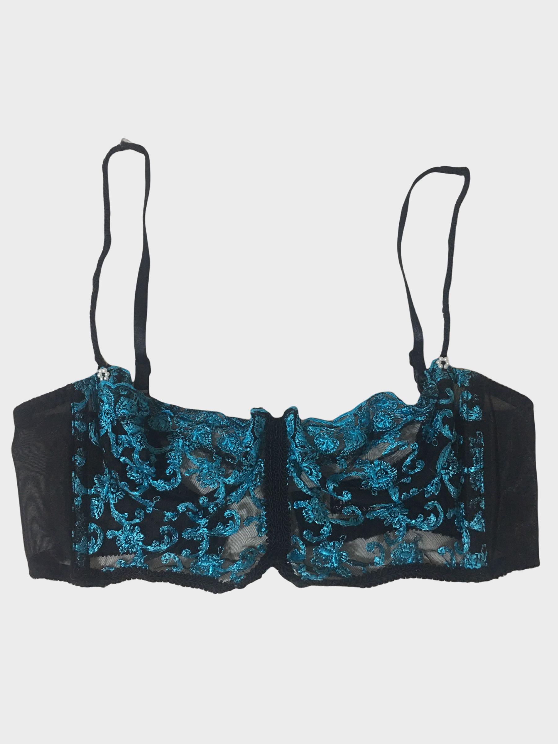⚜️ Vintage Dior Early 90’s Bustier (Category: Luxury Apparel) located in Makati City. Submitted by 90sangel (Listing ID 1124648084, Image 1). Description: •Item: 90’s dior bustier top lace! •Size: 34B on tag •Condition: Excellent *Vintage Christian Dior Bustier top ranging from $350-$650 only collectors know*.