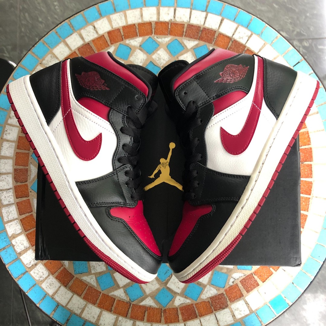 Air Jordan 1 Mid Bred Toe, Fesyen Pria, Sepatu , Sneakers di Carousell