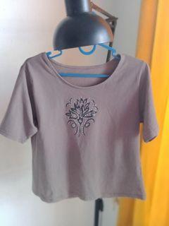 Atasan model crop top