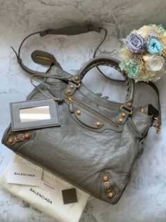 (Category: ) located in . Submitted by berluxe.ph (Listing ID 1124602638, Image 1). Description: .