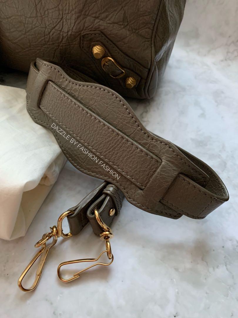 Balenciaga Velo (Category: Luxury Bags & Wallets) located in Makati City. Submitted by berluxe.ph (Listing ID 1124602638, Image 3). Description: Excellent Used Condition Carried 3x only Comes complete (please see photos for inclusions) what you see is what you get. For serious buyers you can view bag in Makati . Feel free to DM me for more photos **SERIOUS BUYERS ONLY PLEASE. .