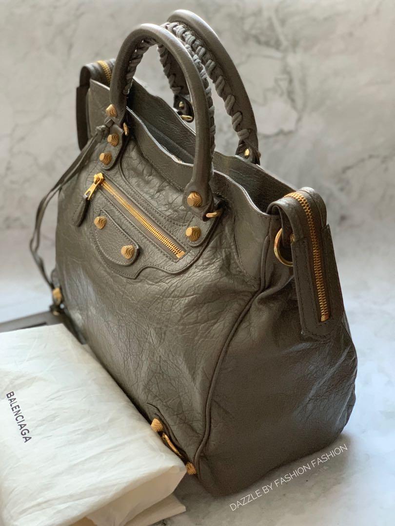 Balenciaga Velo (Category: Luxury Bags & Wallets) located in Makati City. Submitted by berluxe.ph (Listing ID 1124602638, Image 2). Description: Excellent Used Condition Carried 3x only Comes complete (please see photos for inclusions) what you see is what you get. For serious buyers you can view bag in Makati . Feel free to DM me for more photos **SERIOUS BUYERS ONLY PLEASE. .