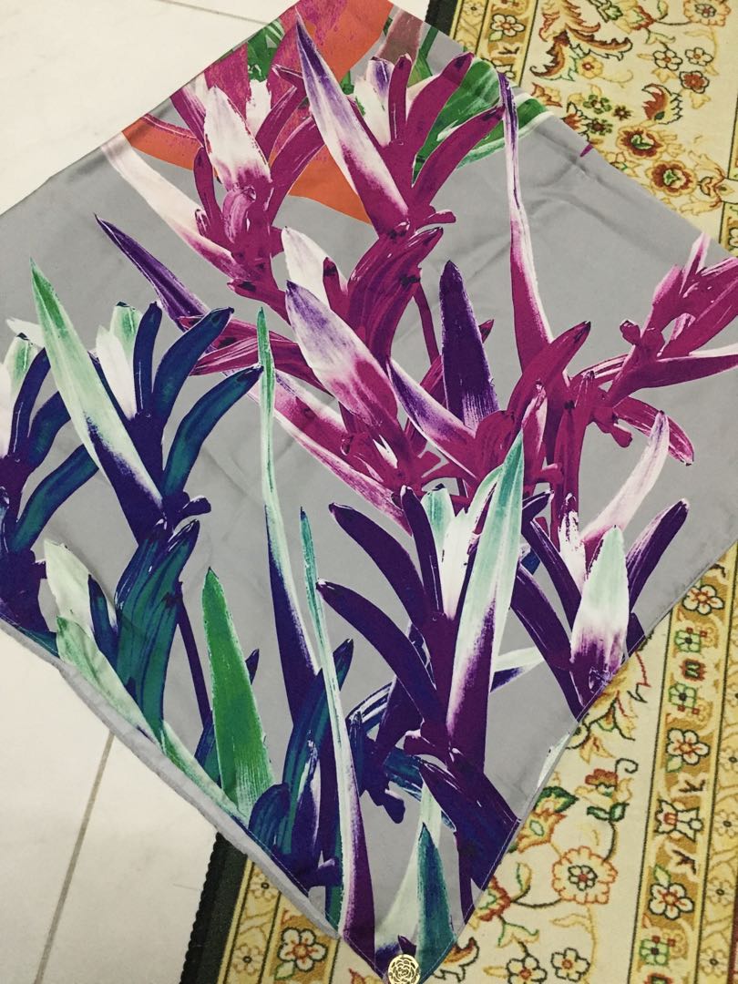 naelofar bawal shawl