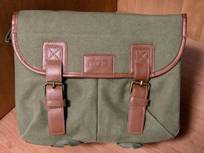 Camera Bag (Category: Camera Bags & Carriers) located in Singapore. Submitted by tta07 (Listing ID 1124565202, Image 1). Description: .