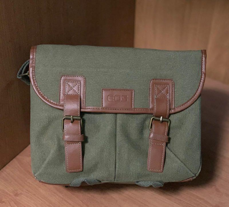 Camera Bag (Category: Camera Bags & Carriers) located in Singapore. Submitted by tta07 (Listing ID 1124565202, Image 2). Description: .