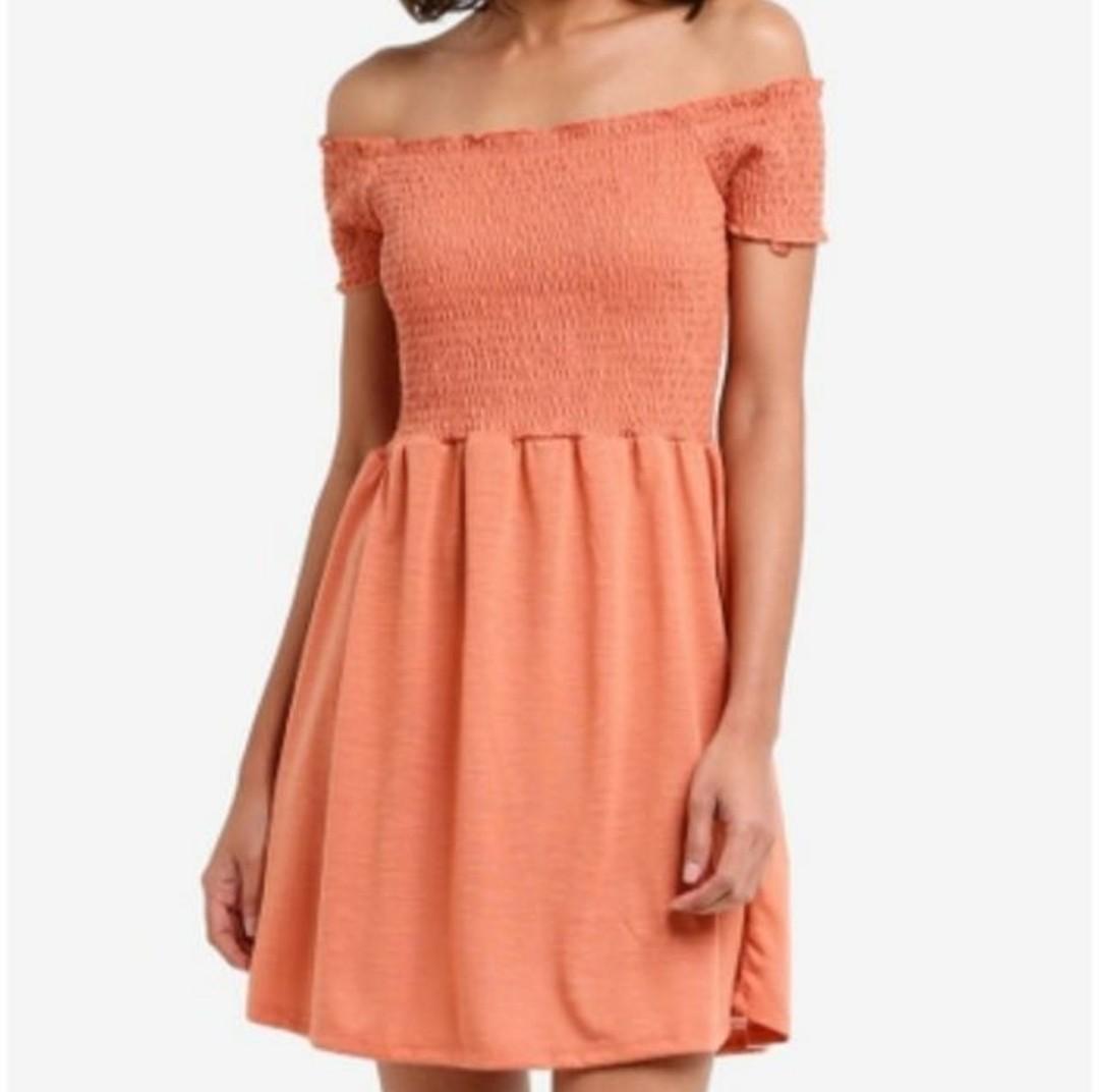 Cotton On Lindi Off Shoulder Dress Women S Fashion Dresses Sets Dresses On Carousell