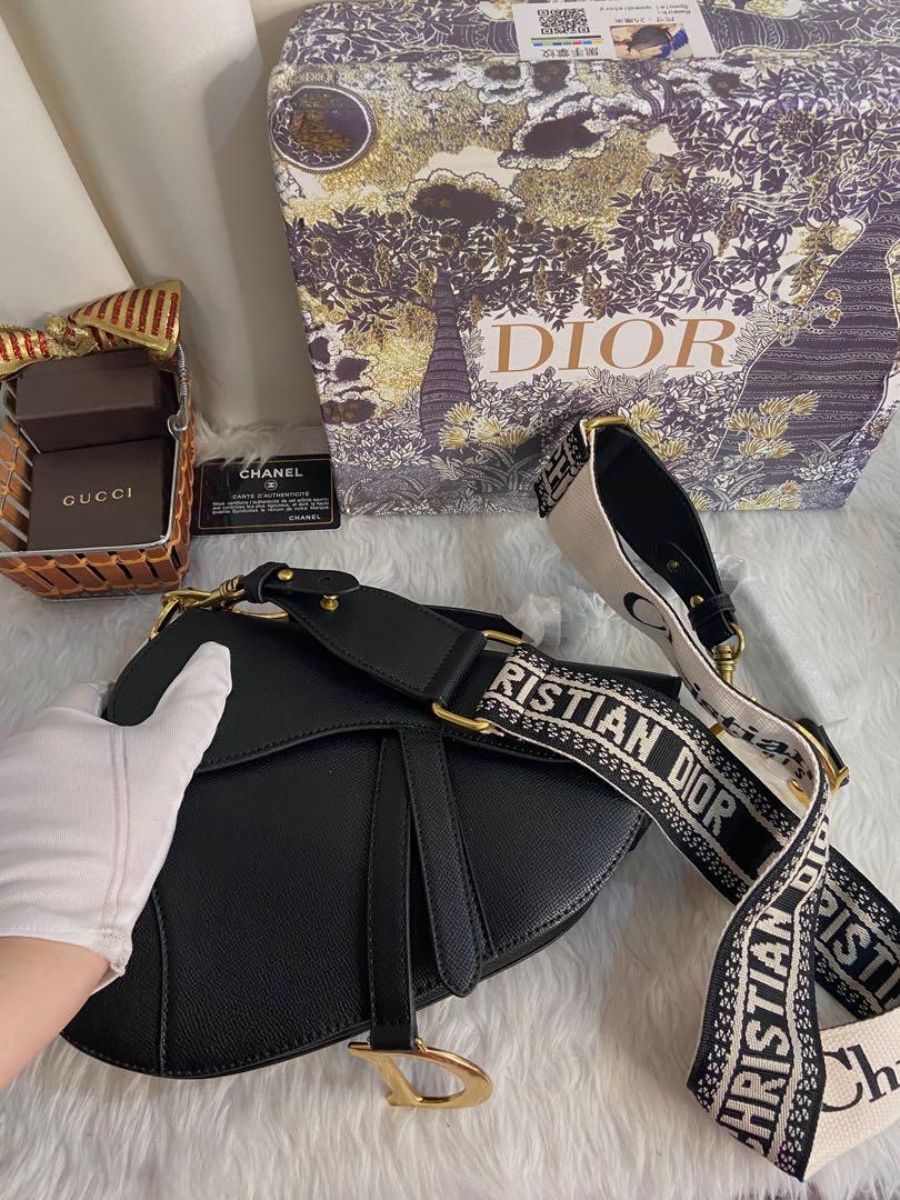 Dior black saddle bag from japan 🇯🇵 (Category: Luxury Bags & Wallets) located in Mandaluyong City. Submitted by japanandsingaporeluxepreloved (Listing ID 1124569065, Image 2). Description: .