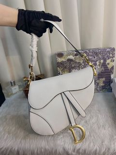 (Category: ) located in . Submitted by japanandsingaporeluxepreloved (Listing ID 1124550711, Image 1). Description: .