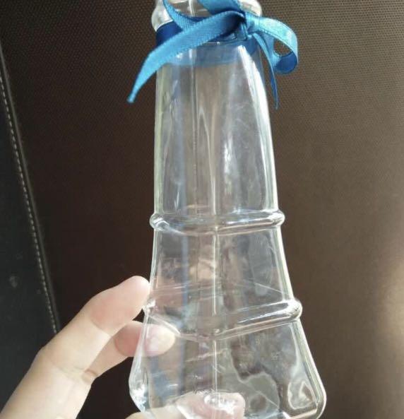 Empty container (Category: Food Organisation & Storage) located in Kuala Lumpur. Submitted by syuhadaar (Listing ID 1124578626, Image 2). Description: Bought extra for my wedding souvenir Rm0.50 Got 100 pcs COD ONLY.