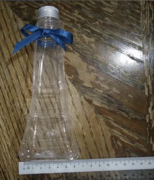 Empty container (Category: Food Organisation & Storage) located in Kuala Lumpur. Submitted by syuhadaar (Listing ID 1124578626, Image 3). Description: Bought extra for my wedding souvenir Rm0.50 Got 100 pcs COD ONLY.