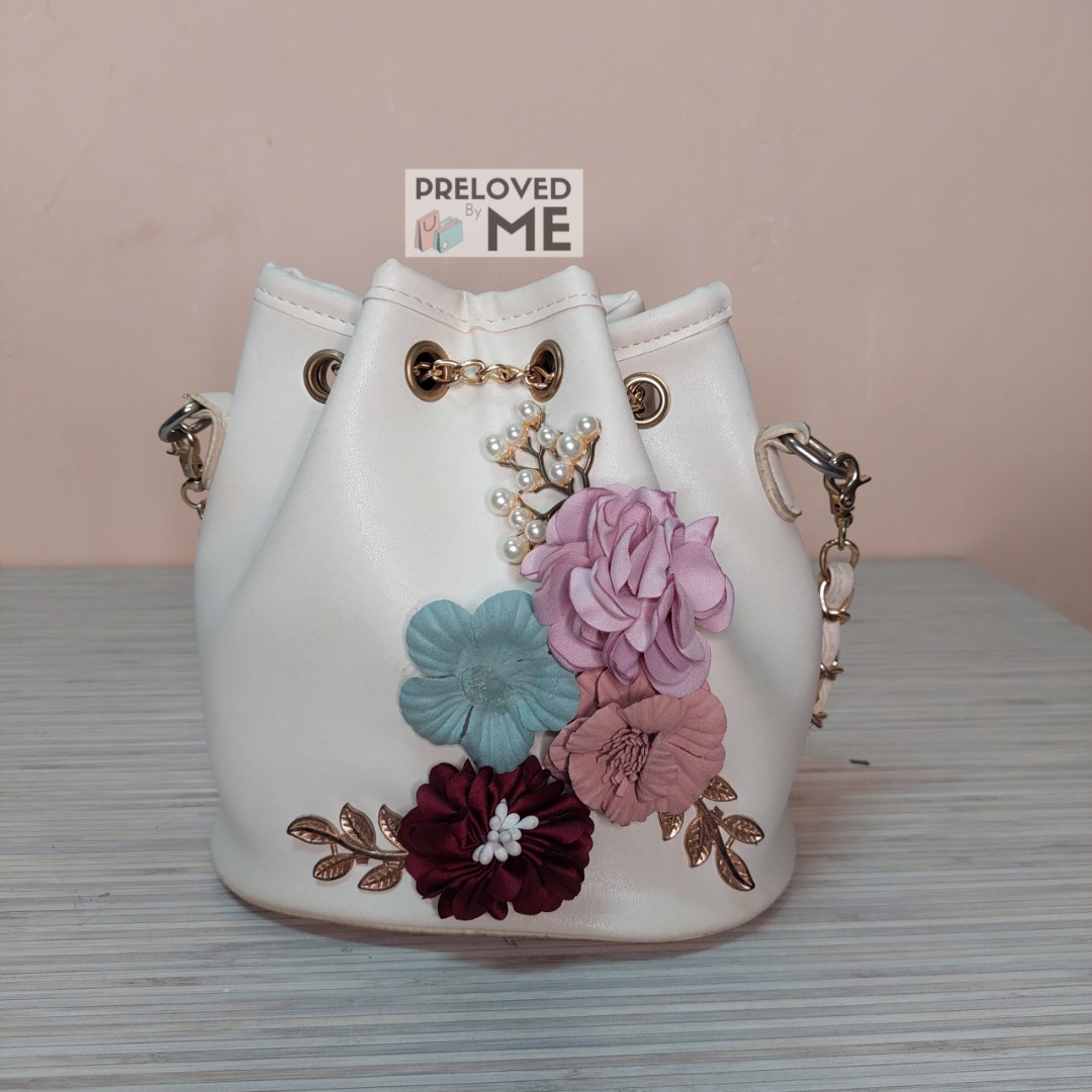 Flower Bucket Bag, Fesyen Wanita, Tas & Dompet di Carousell