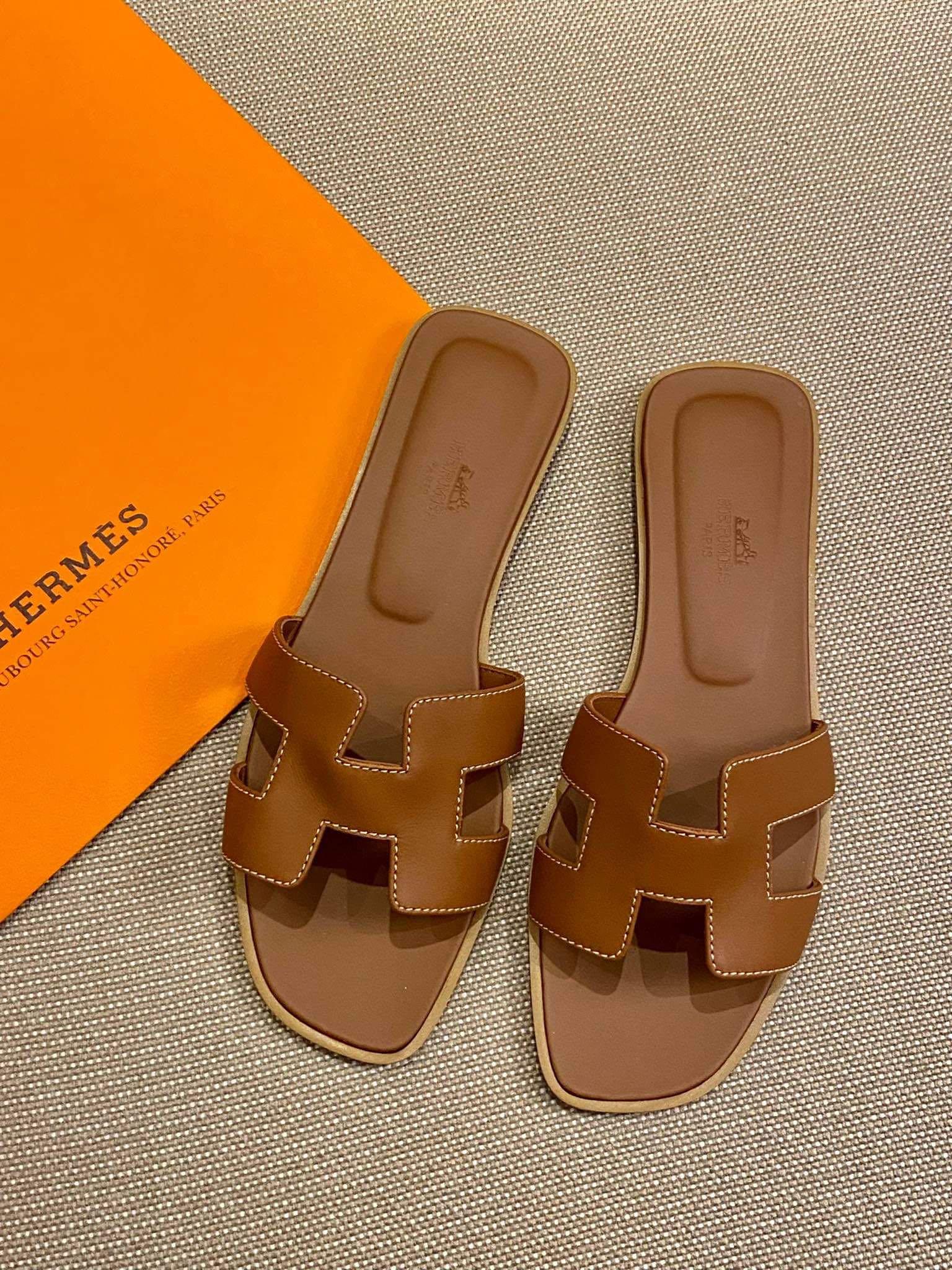 Hermes oran authentic (Category: Flats & Sandals) located in Pateros City. Submitted by eleglance (Listing ID 1124610257, Image 1). Description: Authentic from Italy One pc only Size 36.5 Onhand Pay now ship now.