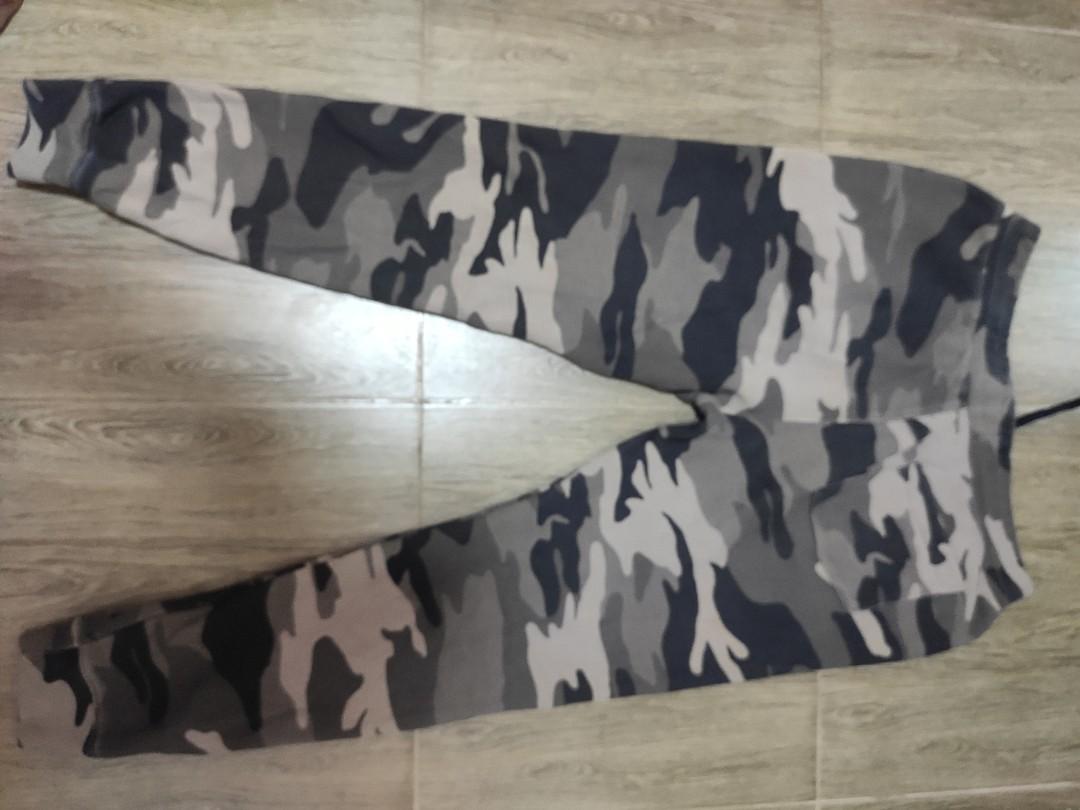 hollister camo sweatpants