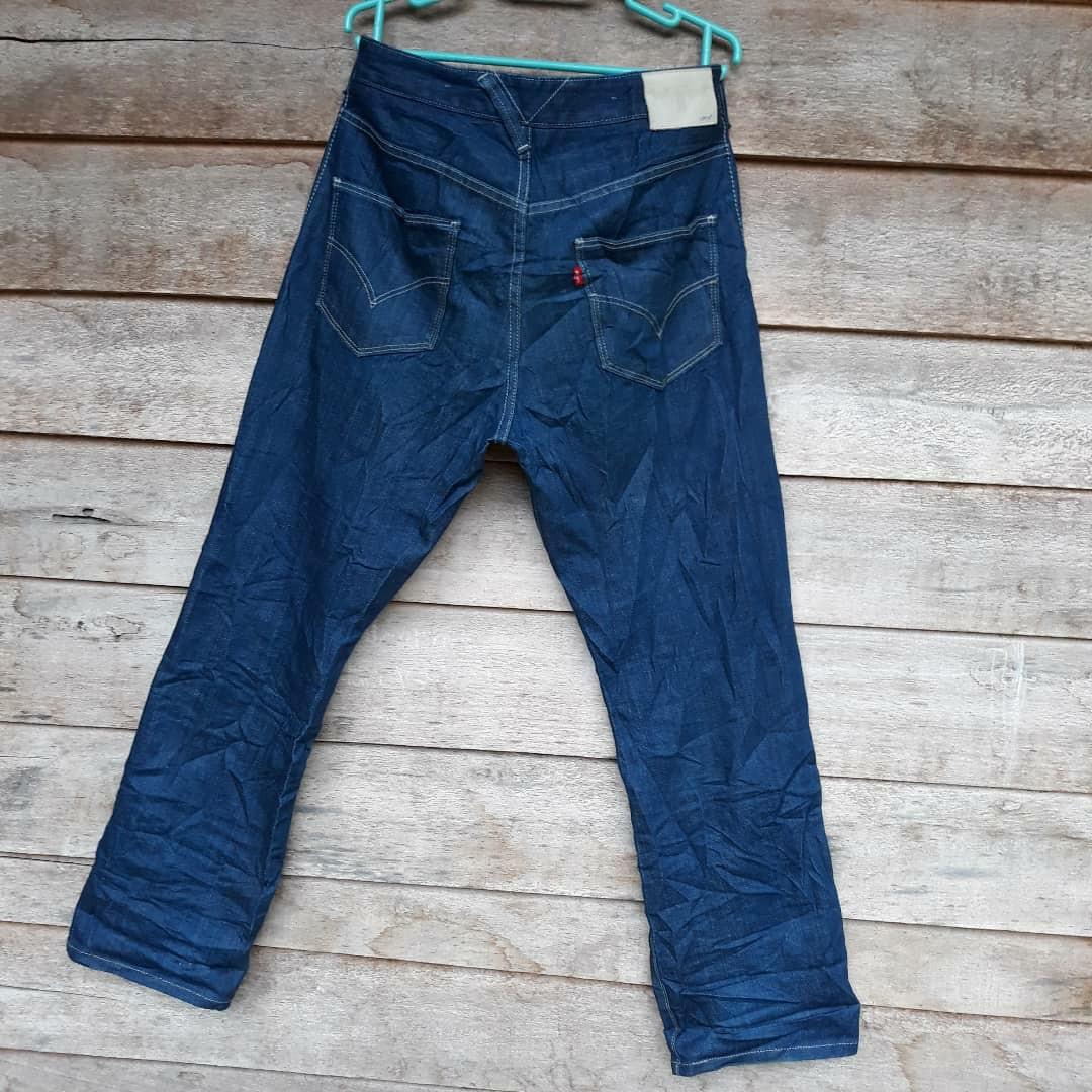 LEVI'S MODERN ORIGINAL SIZE 32 FIT 33 