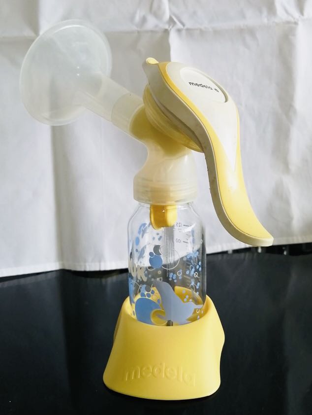 Medela Manual Breast Pump, Babies & Kids, Nursing & Feeding, Breastfeeding & Bottle Feeding on