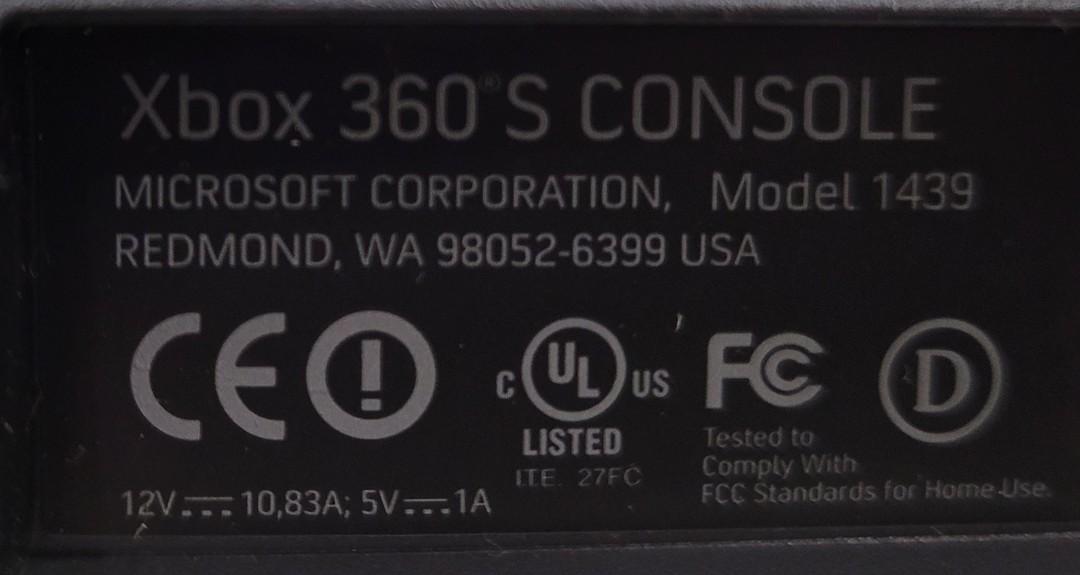 Microsoft Xbox 360 S Console (Model 1439) + Kinect, with controller