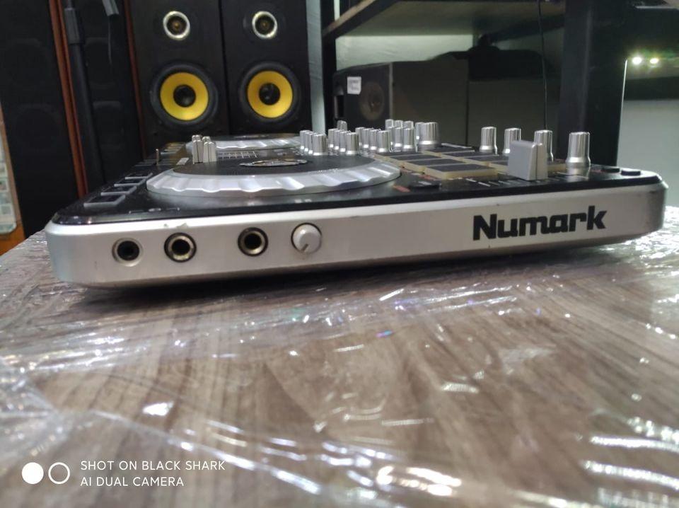 Numark Mixtrack Quad 4channel DJ Controller, Electronics, Audio on