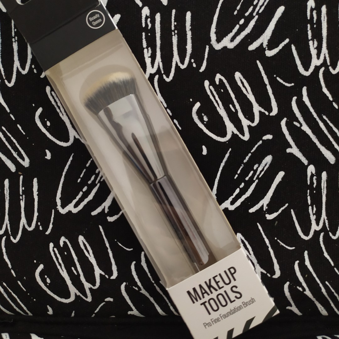 Pro Fine Foundation Brush Miniso, Kesehatan & Kecantikan, Rias Wajah di Carousell