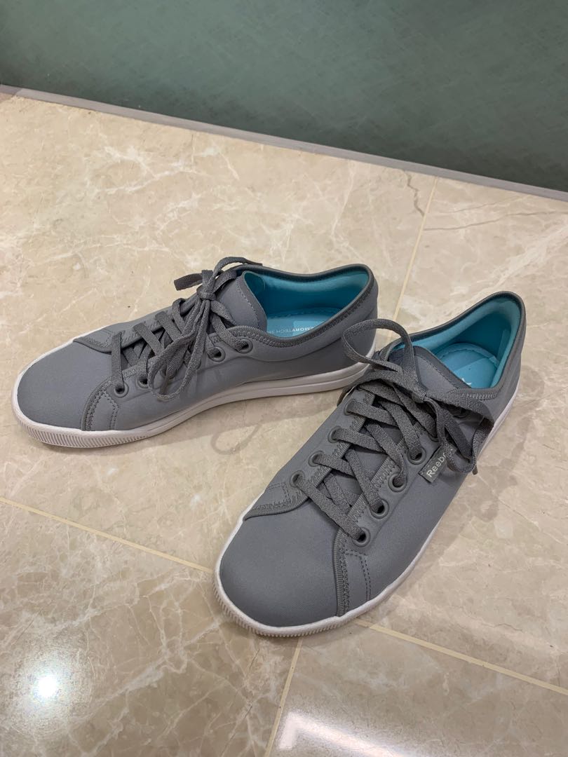 Reebok Women s Walking Skycape Runaround Flat Gray Women s
