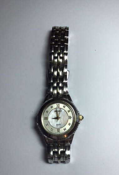 SEIKO QUARTZ SQ Sapphire Crystal Mother of Pearl 50m Stainless