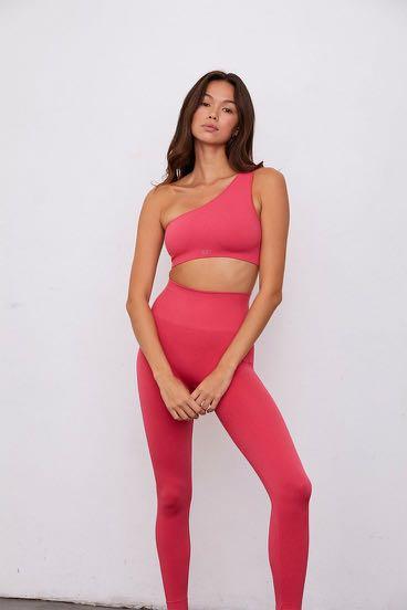 Set Active Sculptflex Ribbed One-Shoulder Bra - Stardust, Women's Fashion,  Activewear on Carousell