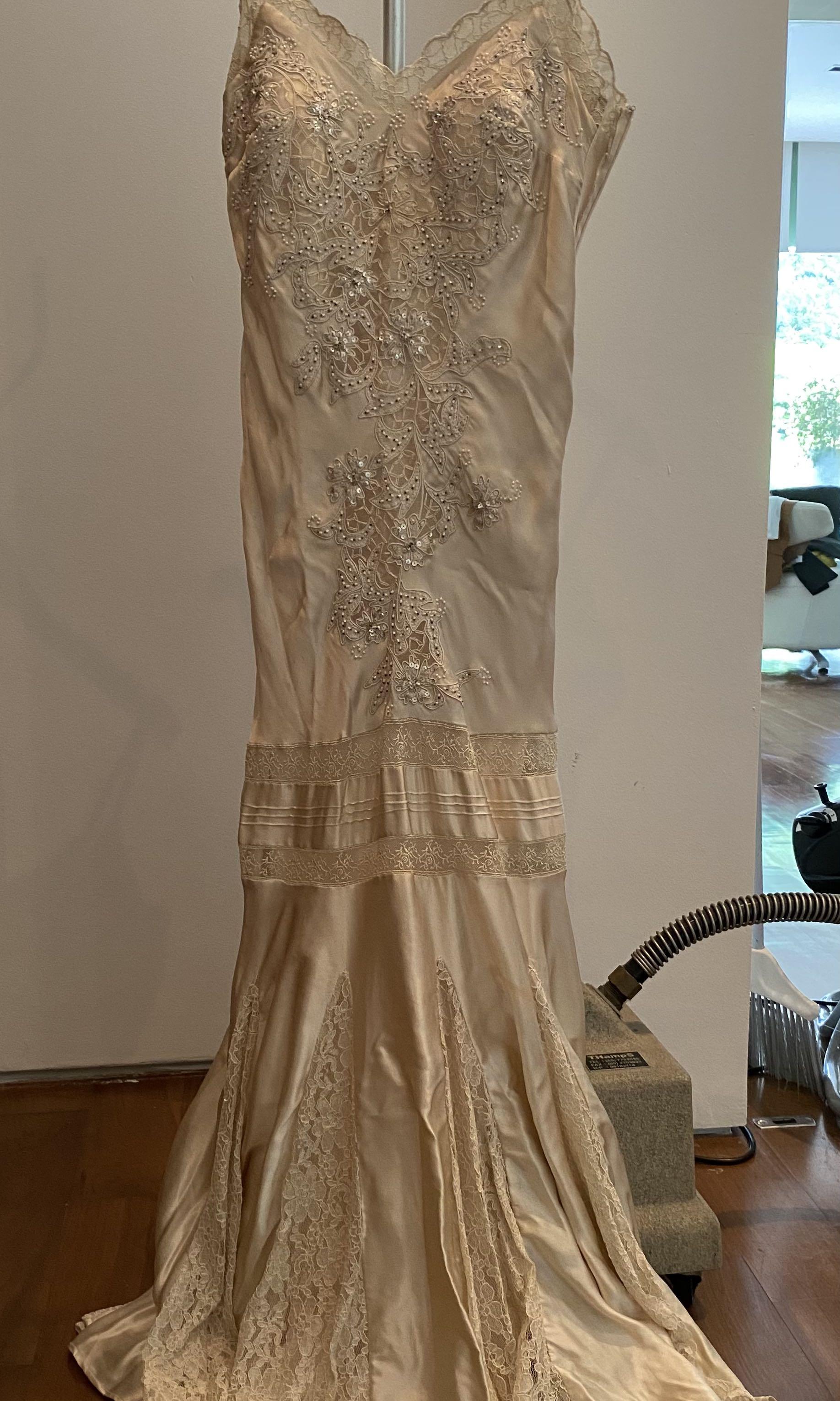 SUE WONG NOCTURNE beaded, lace ivory gown, Size US4, Women's Fashion,  Dresses & Sets, Evening dresses & gowns on Carousell