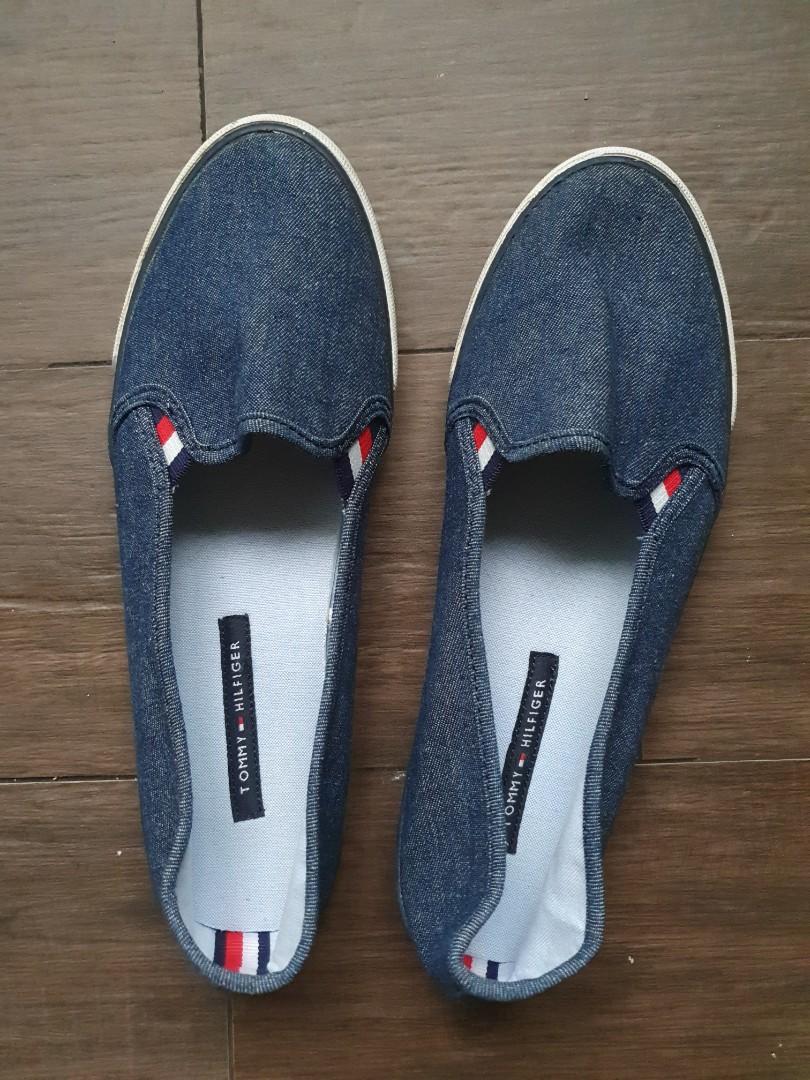 Tommy Hilfiger Slip Ons, Women's Fashion, Footwear, Flats on Carousell
