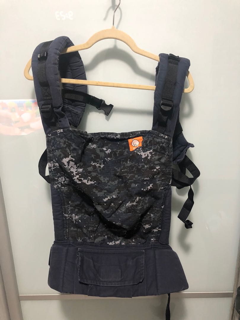 Tula Free to grow navy camo, Babies & Kids, Going Out, Carriers