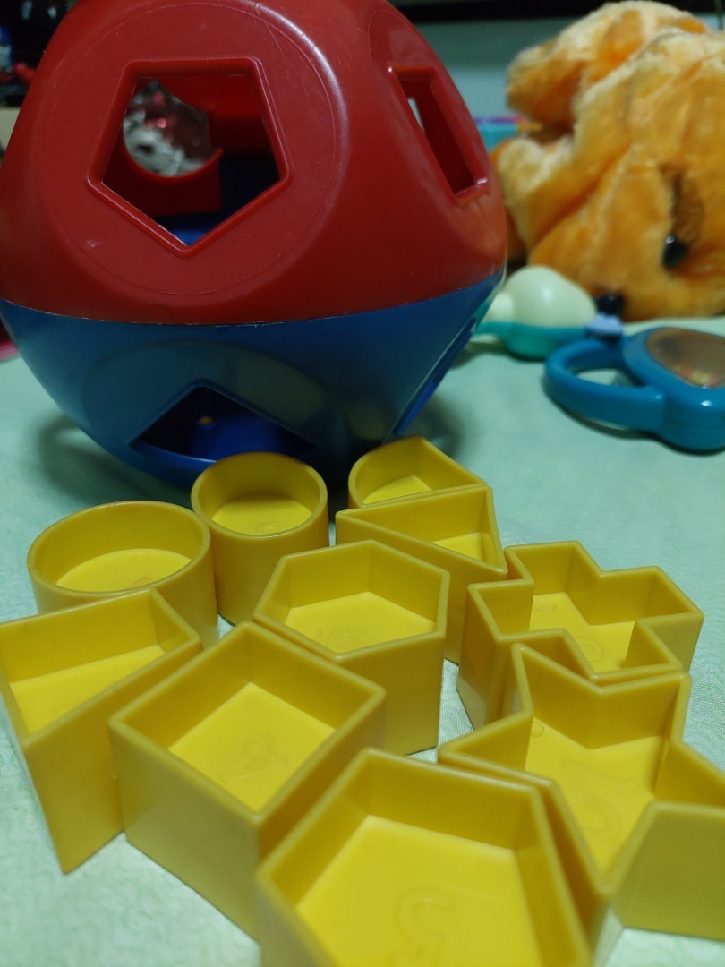 Tupperware shape sorter, Hobbies & Toys, Toys & Games on Carousell