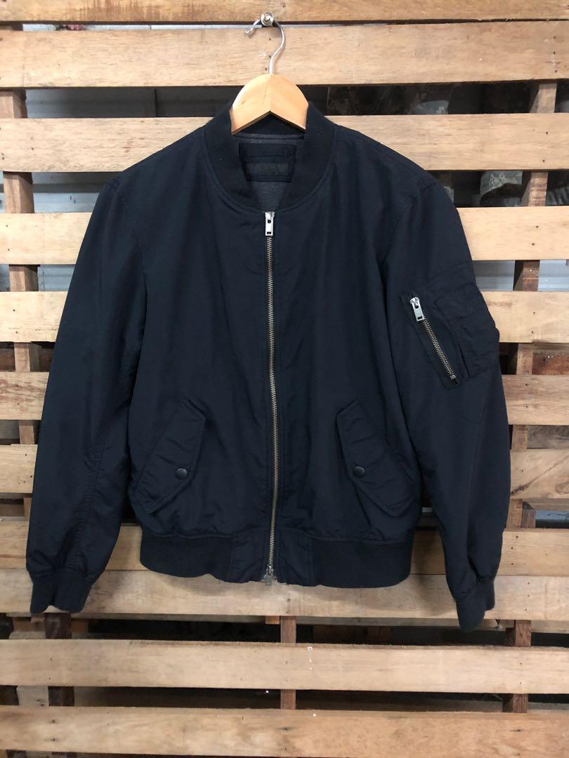 Uniqlo bomber jacket black colour Men s Fashion Coats Jackets