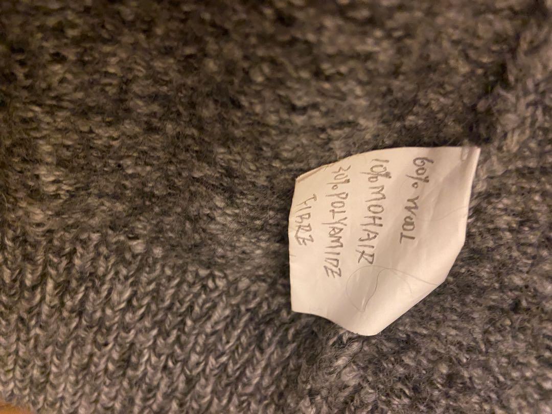 Wool Winter jacket （分類：外套及戶外衣服）位於 Hong Kong。 由 adedebbie 提交（商品編號 1124626451，圖片 3）。簡介： Worn just once but not my size. Good for the cold weather. Will fit size 34-36。