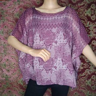 Atasan motif ungu