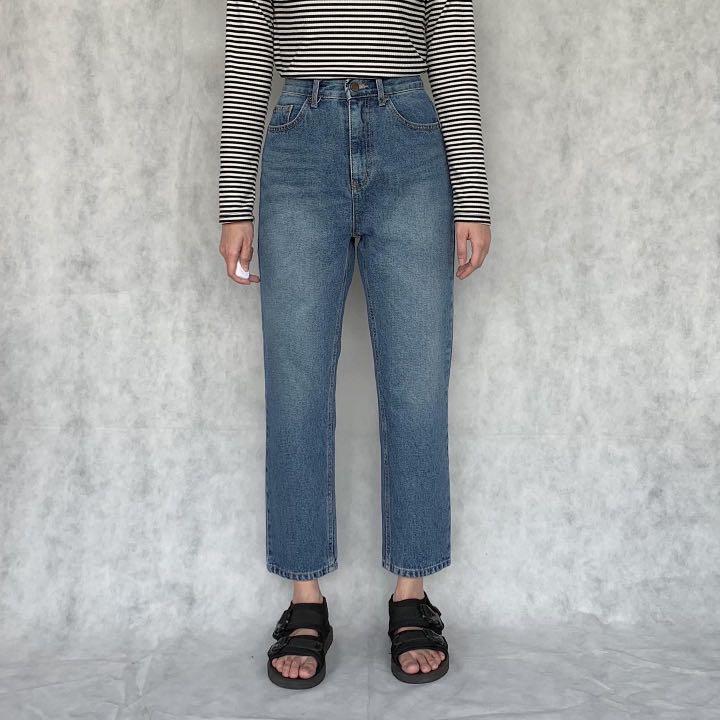 Boyfriend Jeans mom jeans hi waist, Fesyen Wanita, Pakaian Wanita, Bawahan  di Carousell