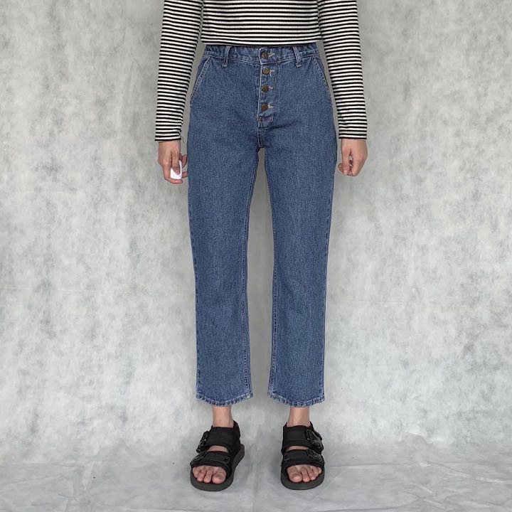 Buttoned hi waist jeans mom jeans 