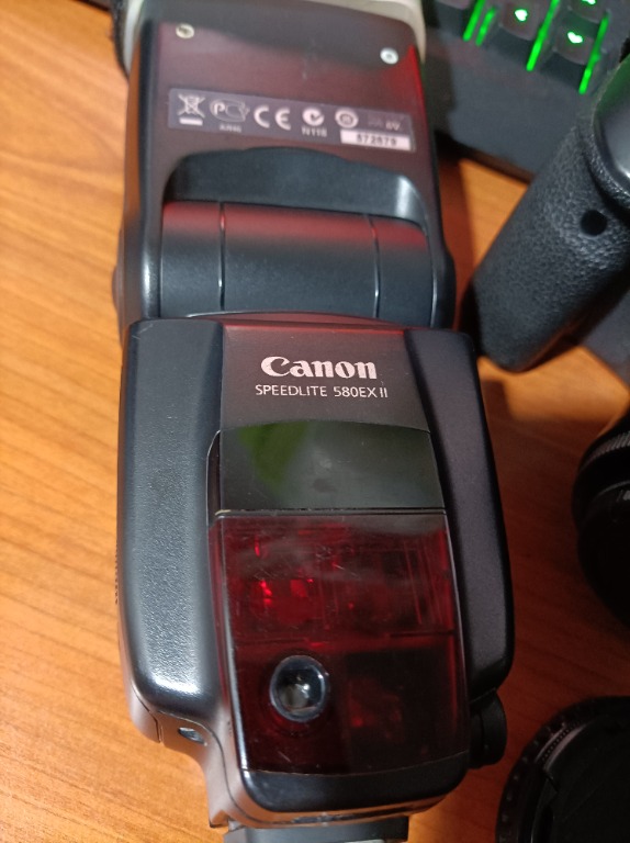 Canon 70D with Canon 50mm f/1.8 lens and flashlight, Photography